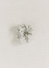 Load image into Gallery viewer, THE NATURAL LINEN SCRUNCHIE
