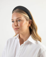 Load image into Gallery viewer, THE BLACK LINEN HEADBAND
