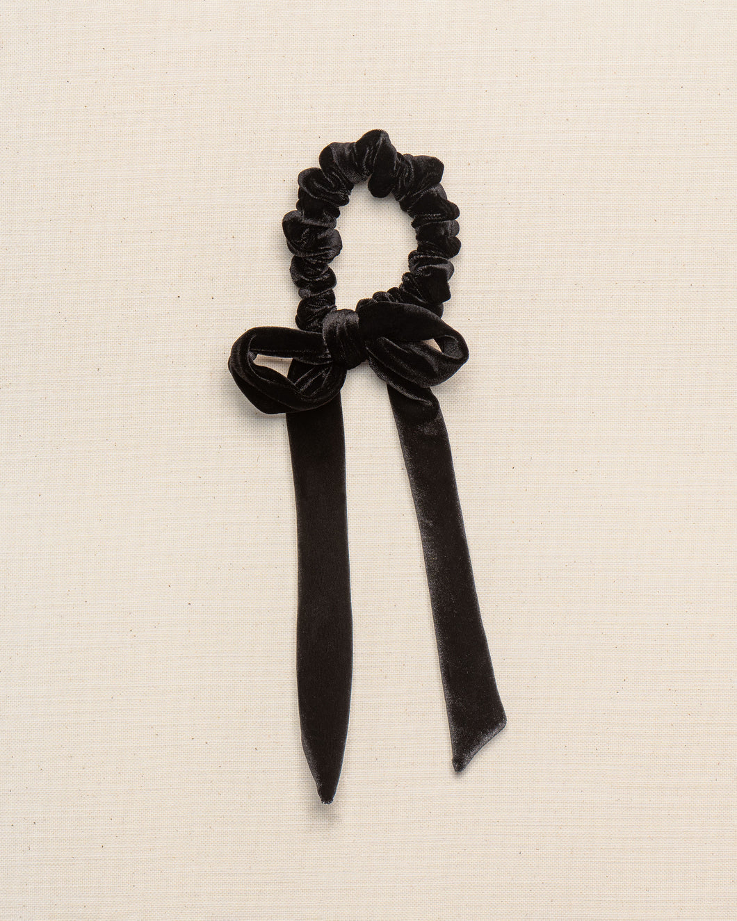 THE BLACK VELVET SCRUNCHIE WITH BOW